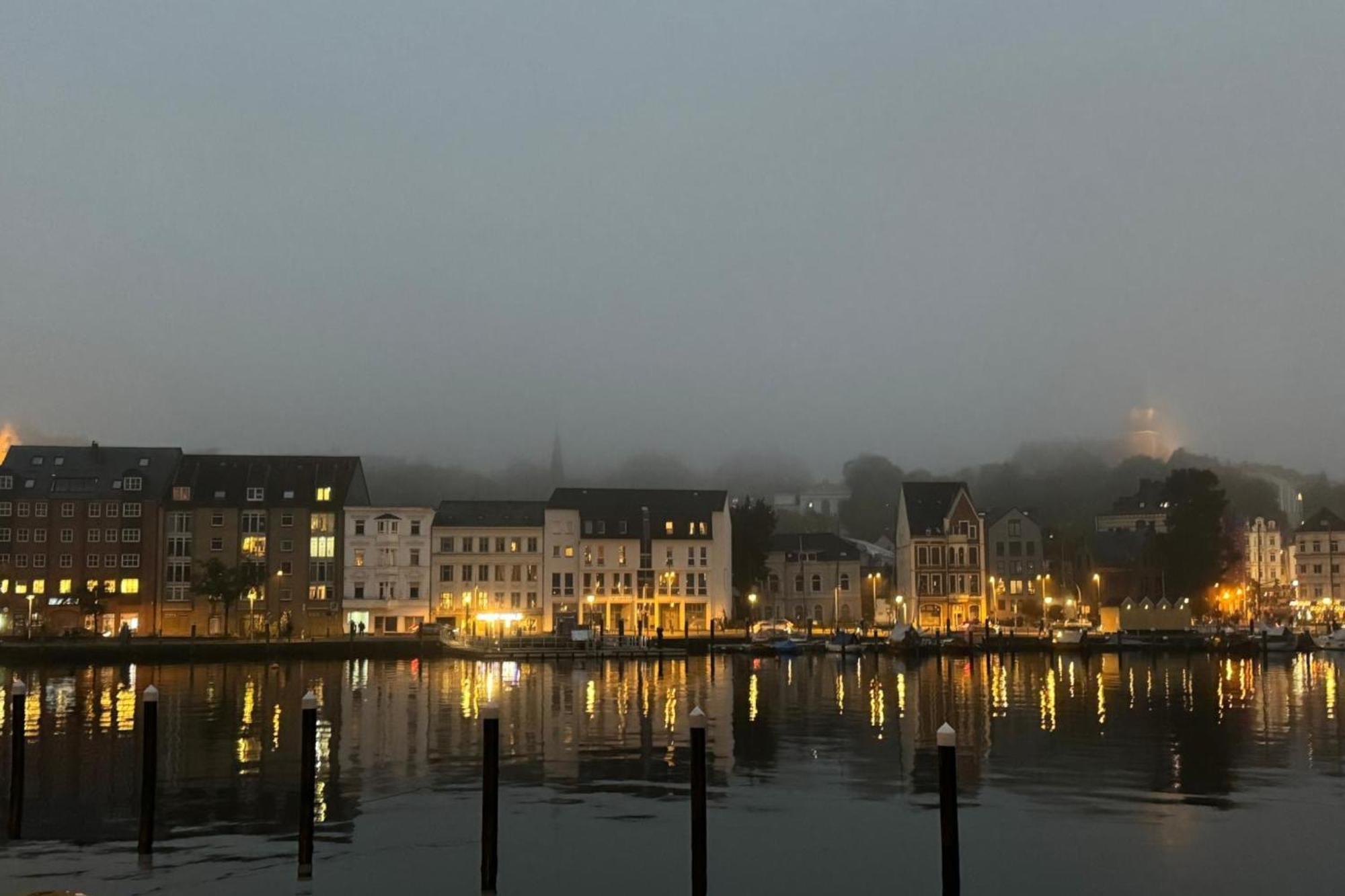 Hafenblick Ferienwohnung In Der Altstadt Mit Parkplatz Flensburg Buitenkant foto