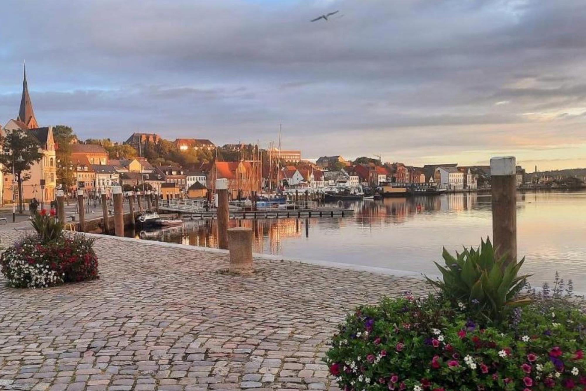 Hafenblick Ferienwohnung In Der Altstadt Mit Parkplatz Flensburg Buitenkant foto